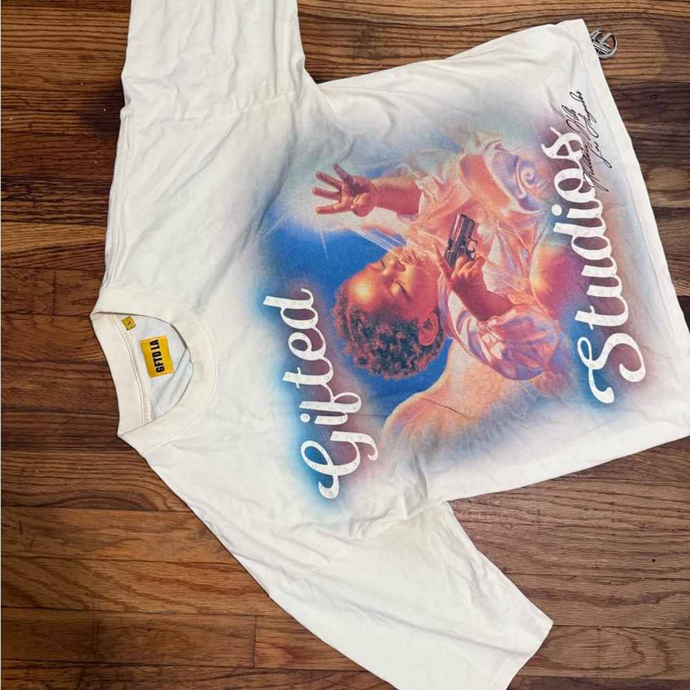 Streetwear graphic design tee-shirt